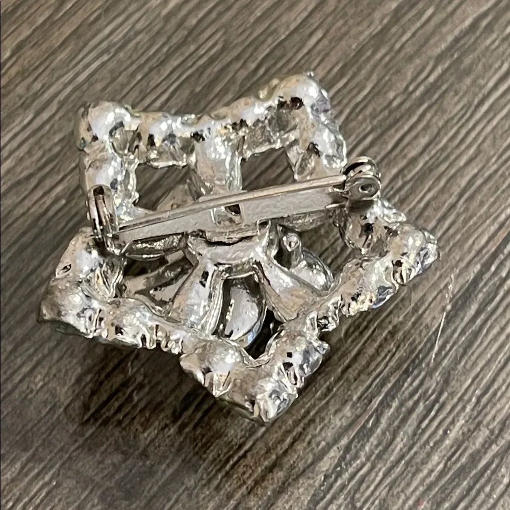 Vintage Star Shaped Silver-tone Rhinestone Crystal Brooch